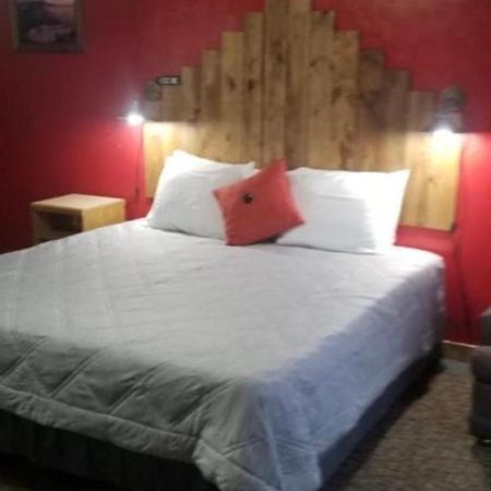 Tri-State Wood Inn Dickeyville Экстерьер фото
