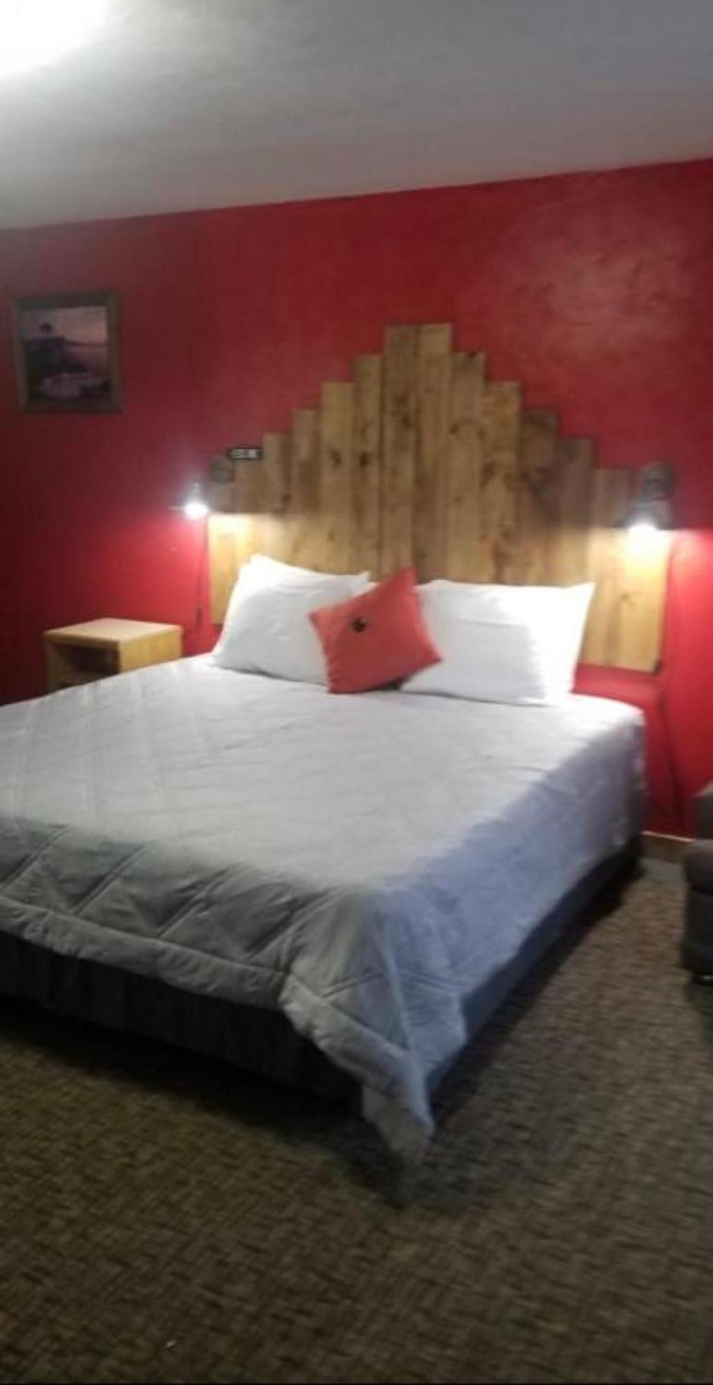 Tri-State Wood Inn Dickeyville Экстерьер фото